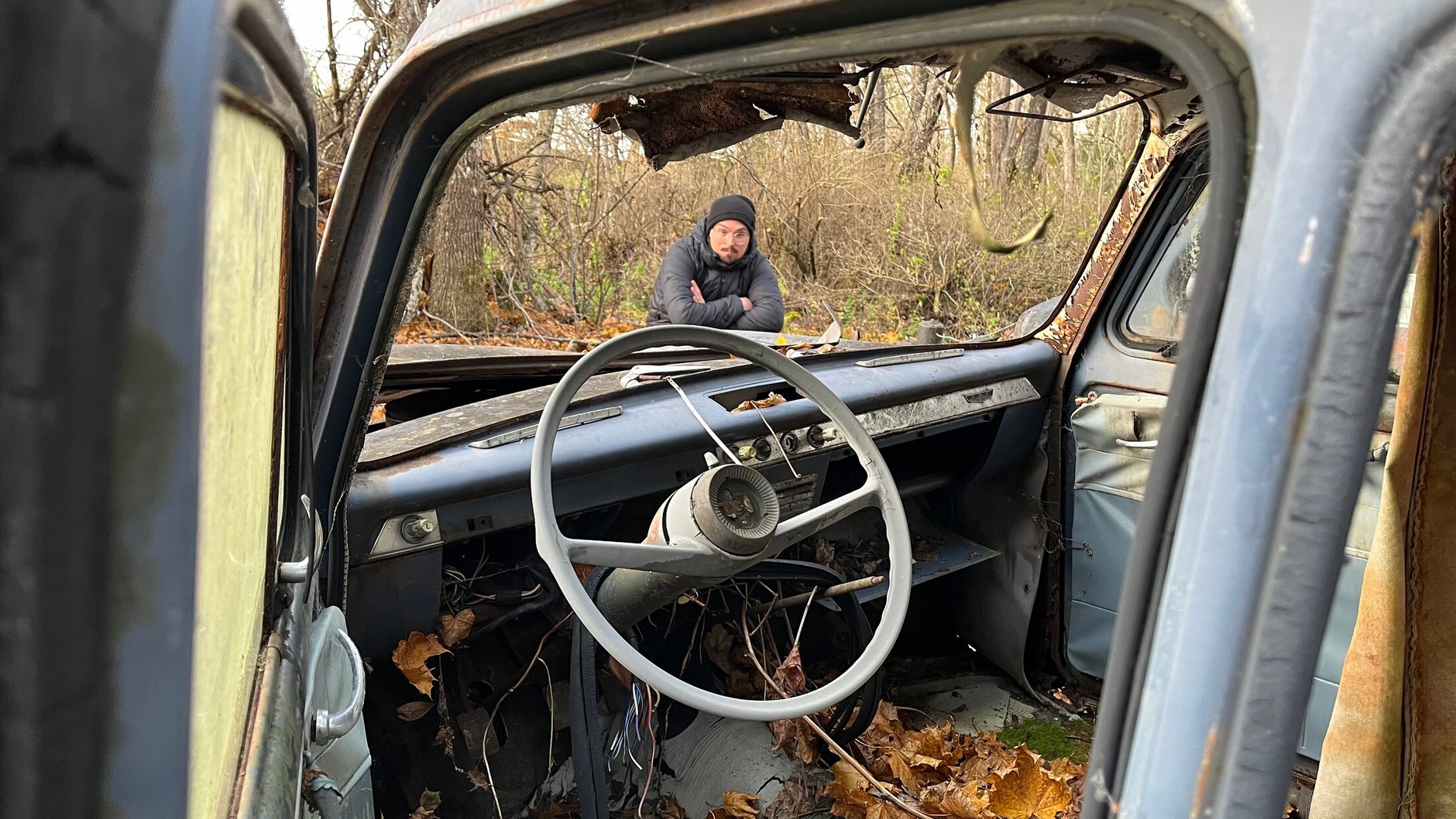 Cmentarzysko samochodów w Bastnas w Szwecji