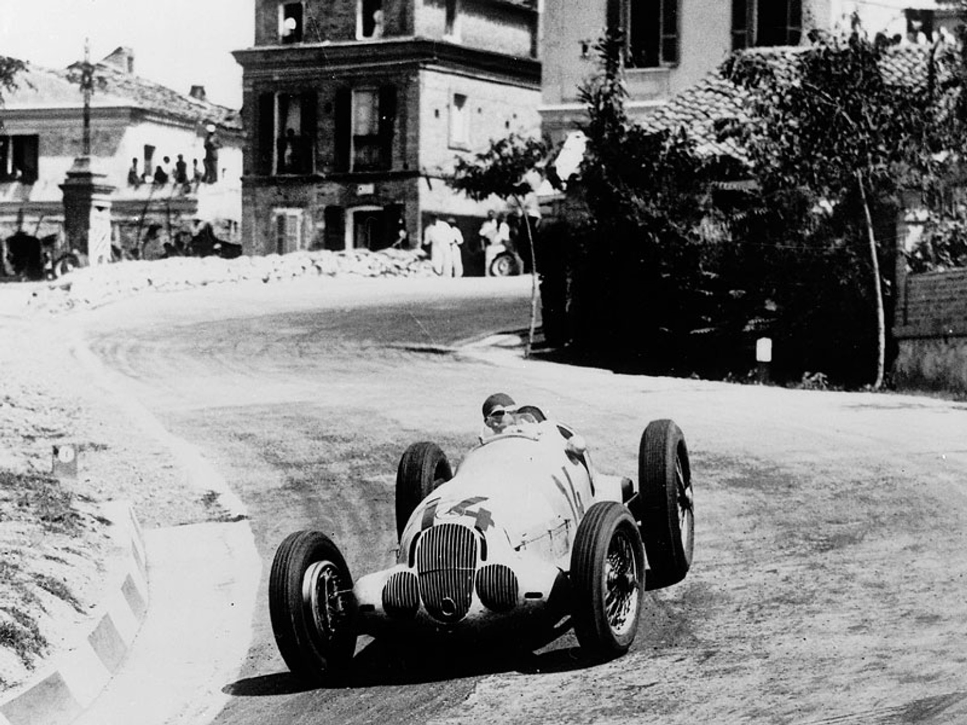 Mercedes-Benz: srebrne strzały w okresie przedwojennym