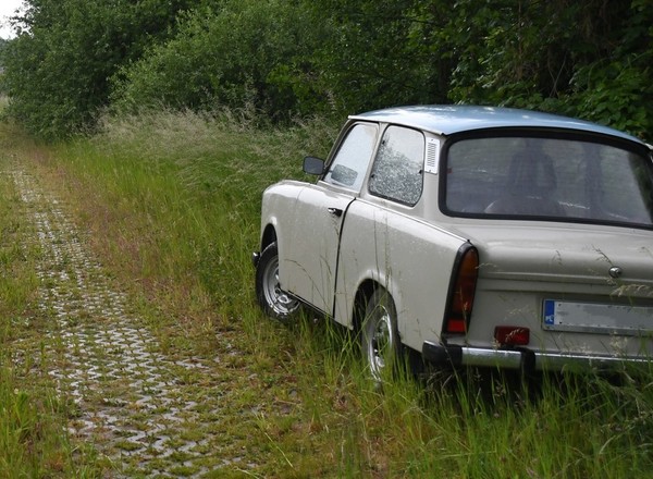 17-latkowie chcieli uciec Trabantem. To nie miało prawa się udać