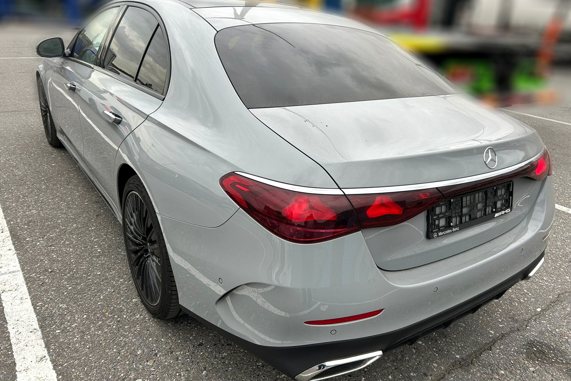 Skradziony Mercedes-Benz E200 przechwycony w belgijskim porcie