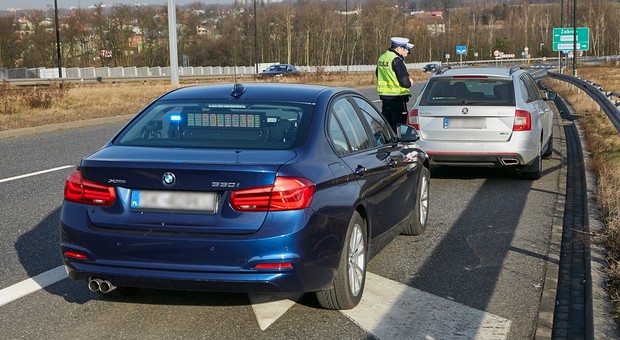 Jakimi nieoznakowanymi radiowozami jeździ policja? Sprawdziliśmy, co widać na drogach