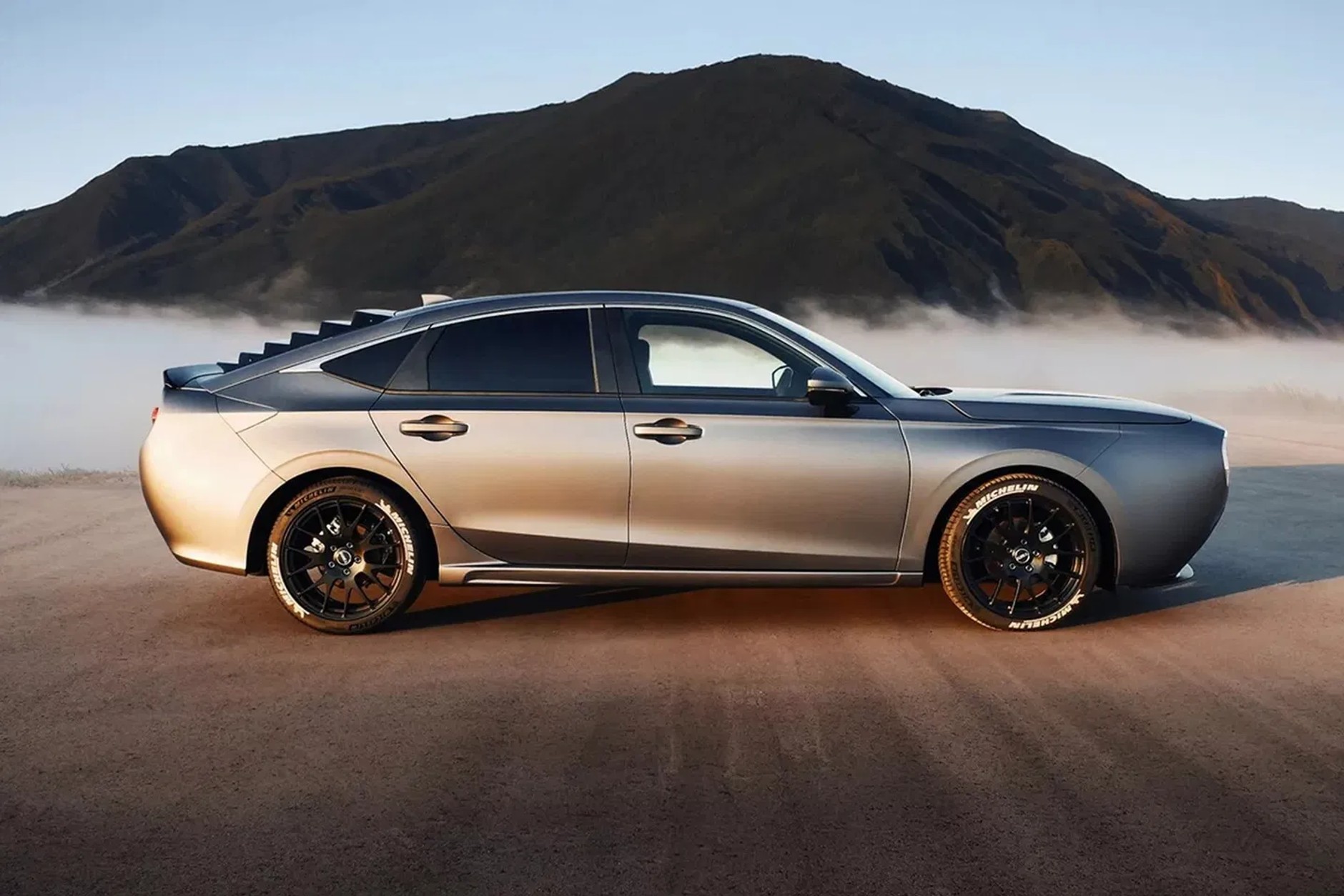 Mitsuoka M55 to zaskakująca "retroprzeróbka" Hondy Civic