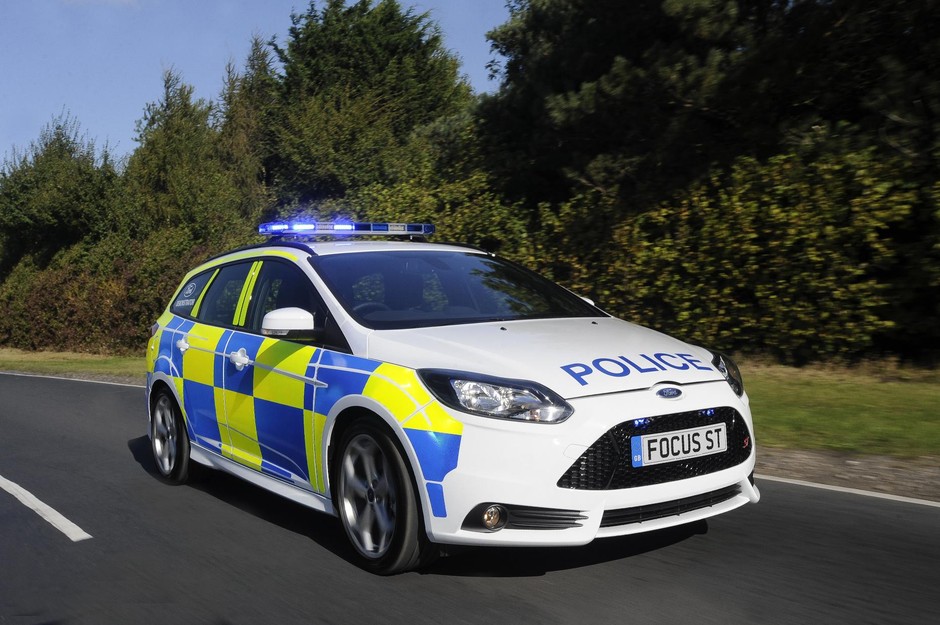 Ford w policyjnym mundurze