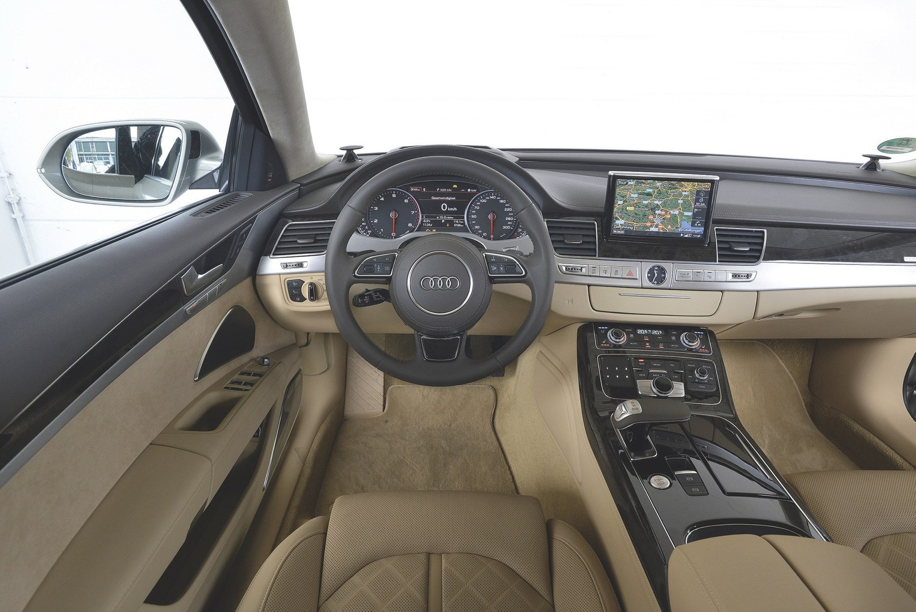 Nowe BMW 750i kontra Audi A8, Mercedes klasy S i Porsche Panamera