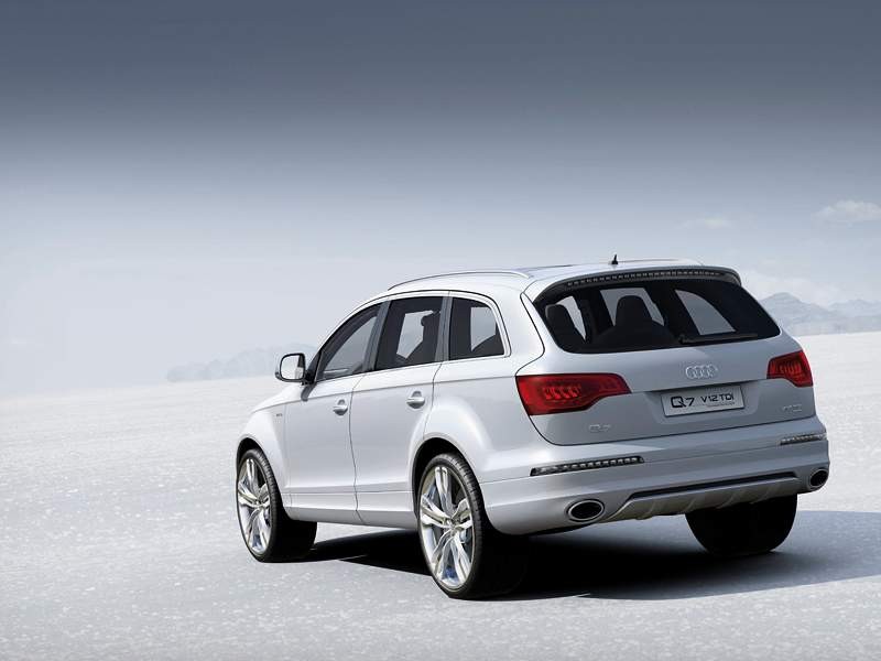 Zdjęcia szpiegowskie: Dwunastocylindrowe Audi Q7 na ON
