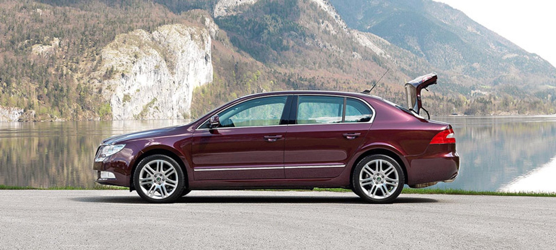 Škoda Superb: 4 lata gwarancji, 120 tys. km i bezpłatny serwis!