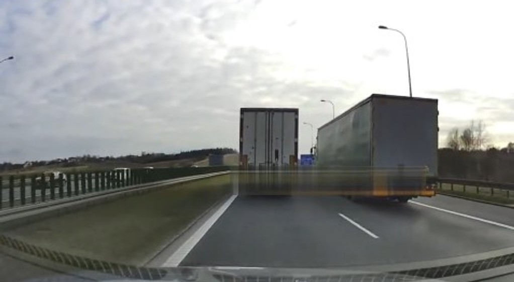 "Wyścig słoni" nagrany przez innego kierowcę