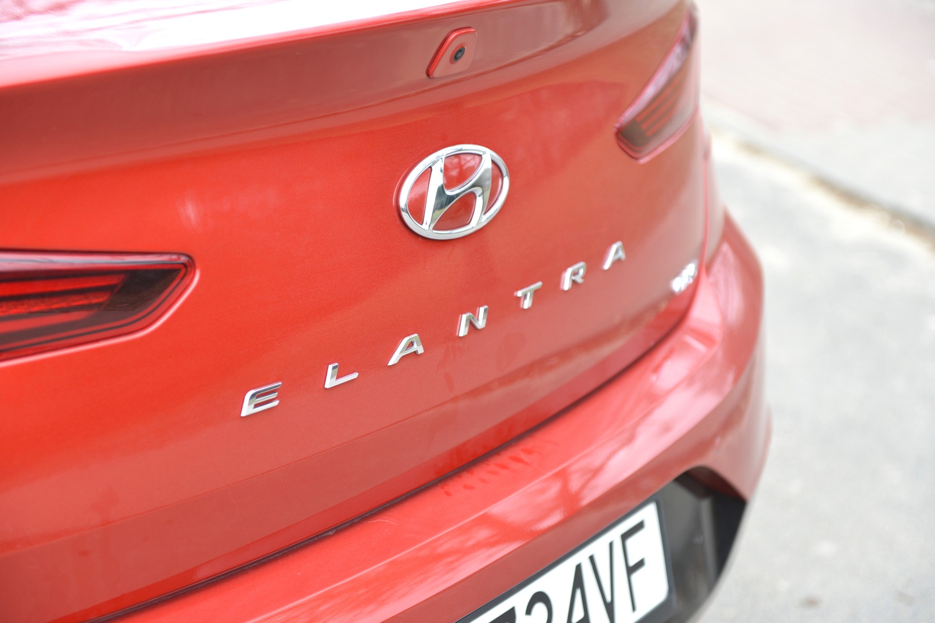 Hyundai Elantra 1.6 6AT