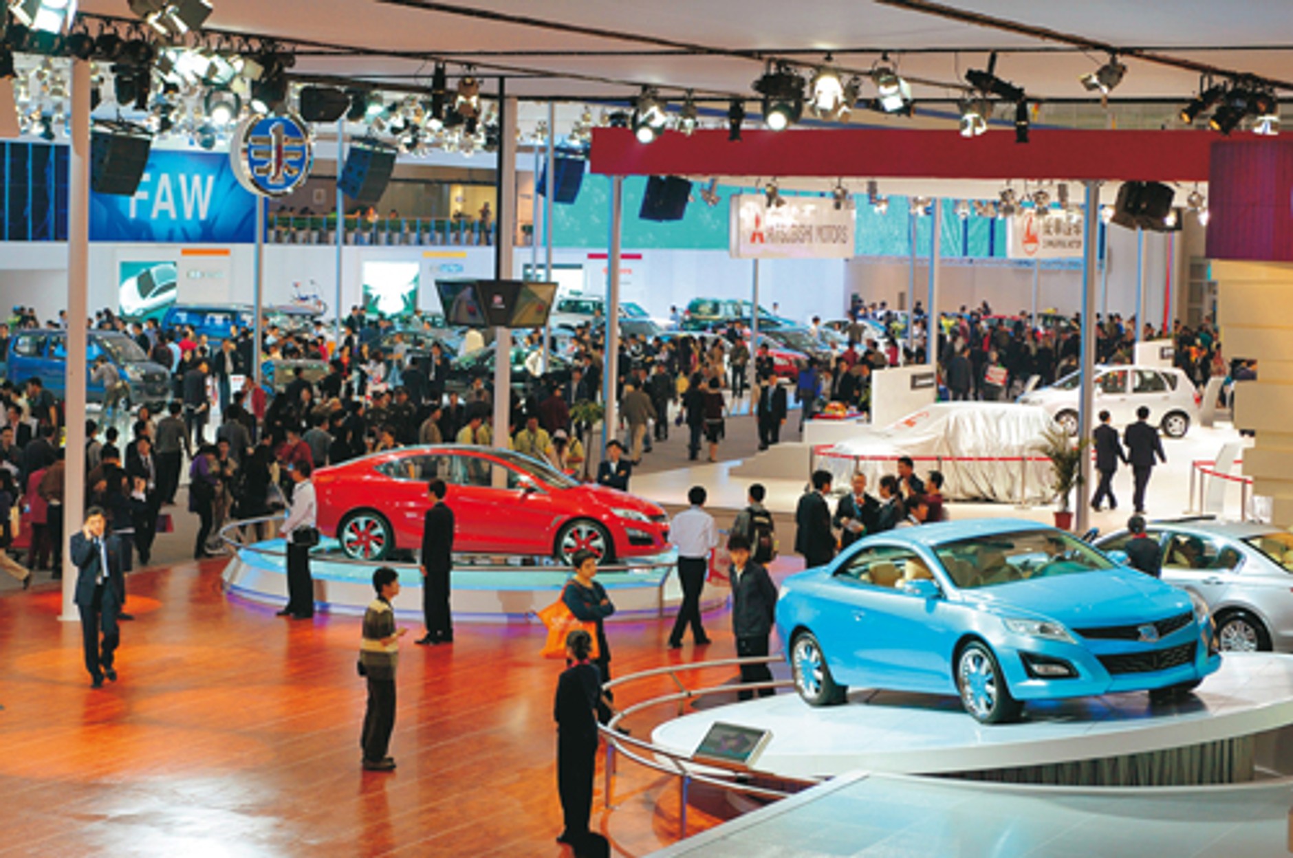 Auto Show Pekin - O tym marzą Chińczycy