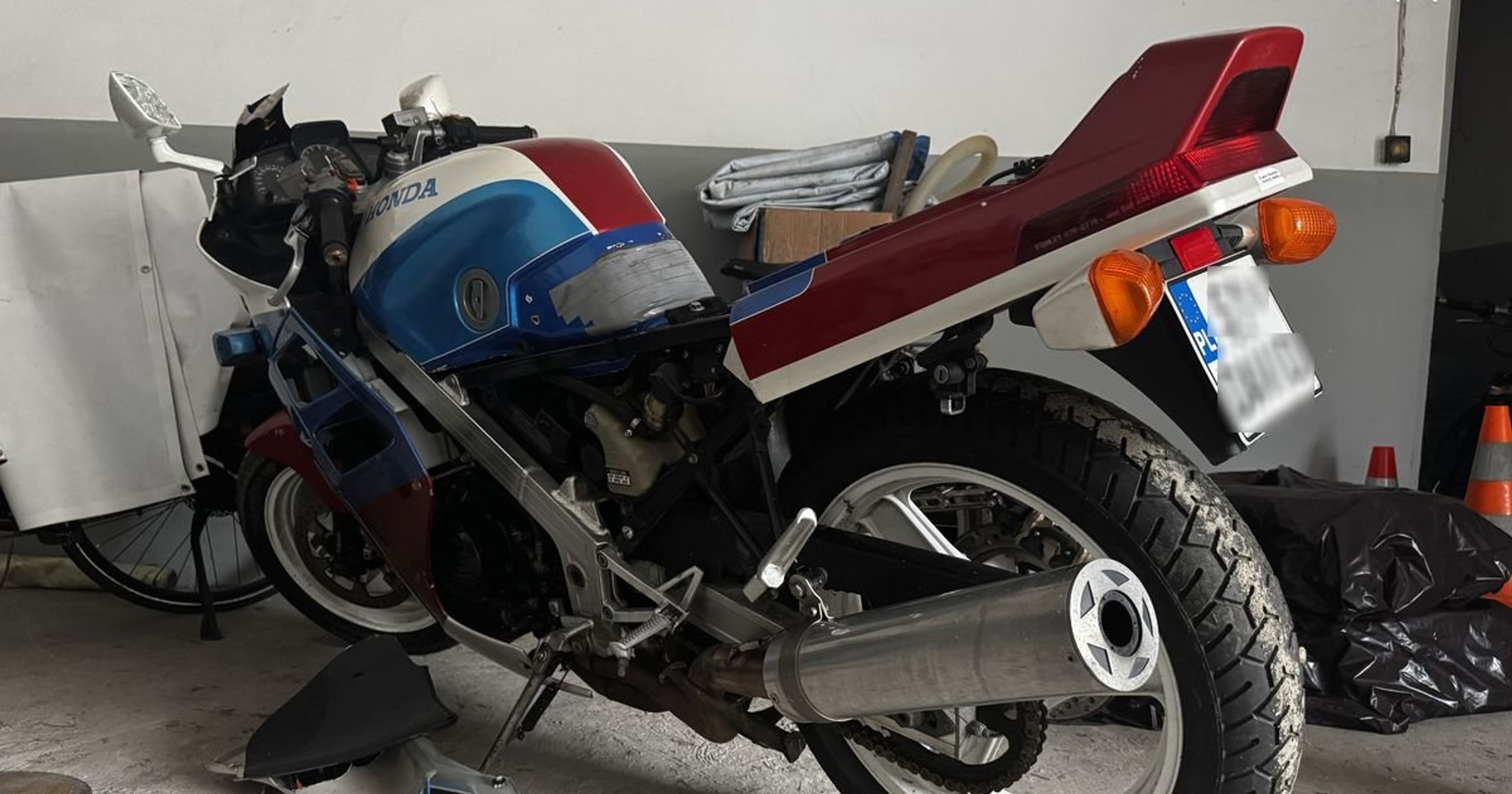 Policjanci zatrzymali motocyklistę. Okazało się, że mężczyzna był poszukiwany.