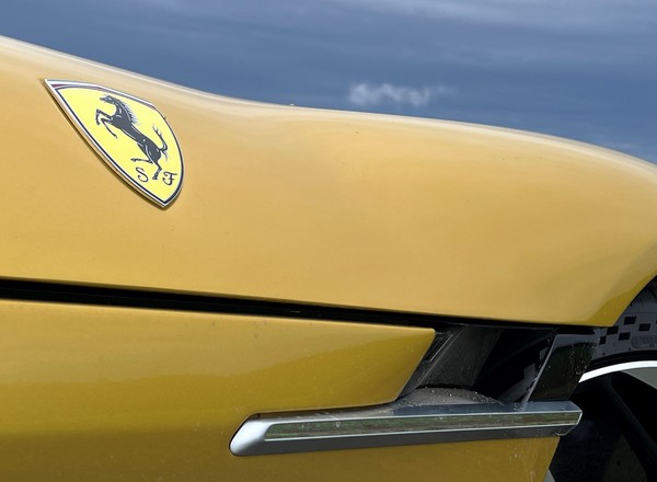 Ferrari opóźnia wprowadzenie kolejnego modelu elektrycznego. Powód jest oczywisty