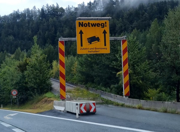Specjalna rampa na autostradzie. Do czego służy? To ostatnia deska ratunku