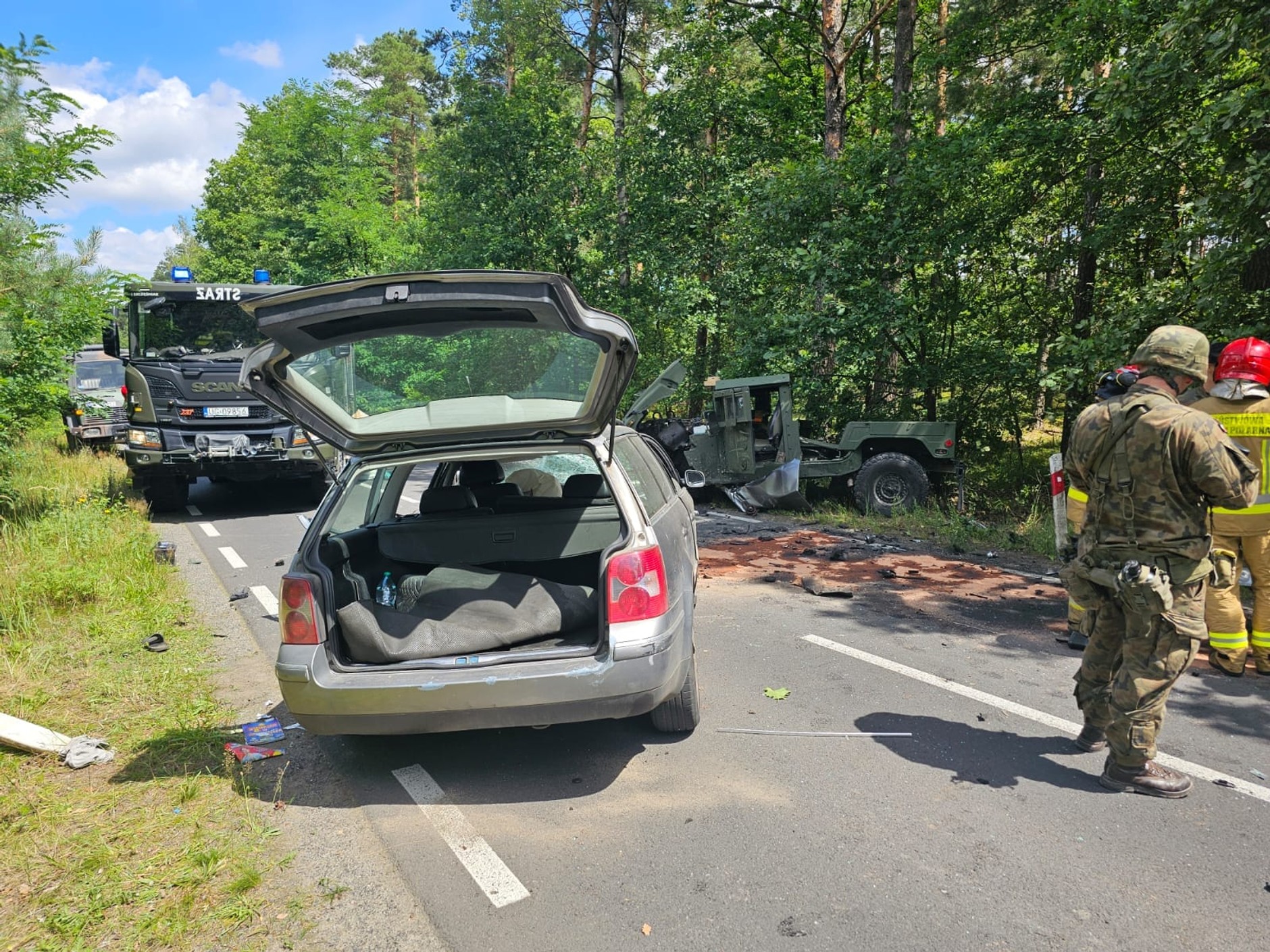Nietypowy wypadek w Świętoszowie: Passat zderzył się z Hummerem wojska USA