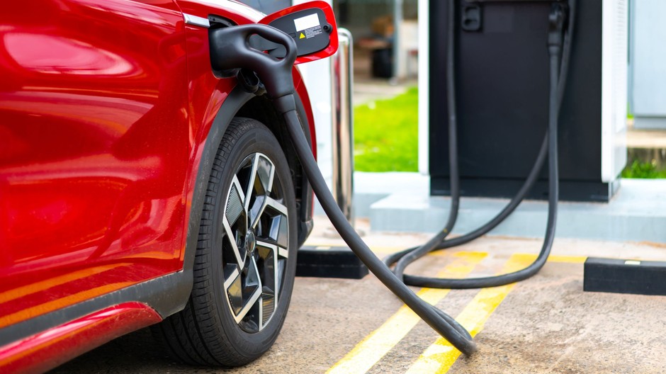 Ładowanie samochodu elektrycznego