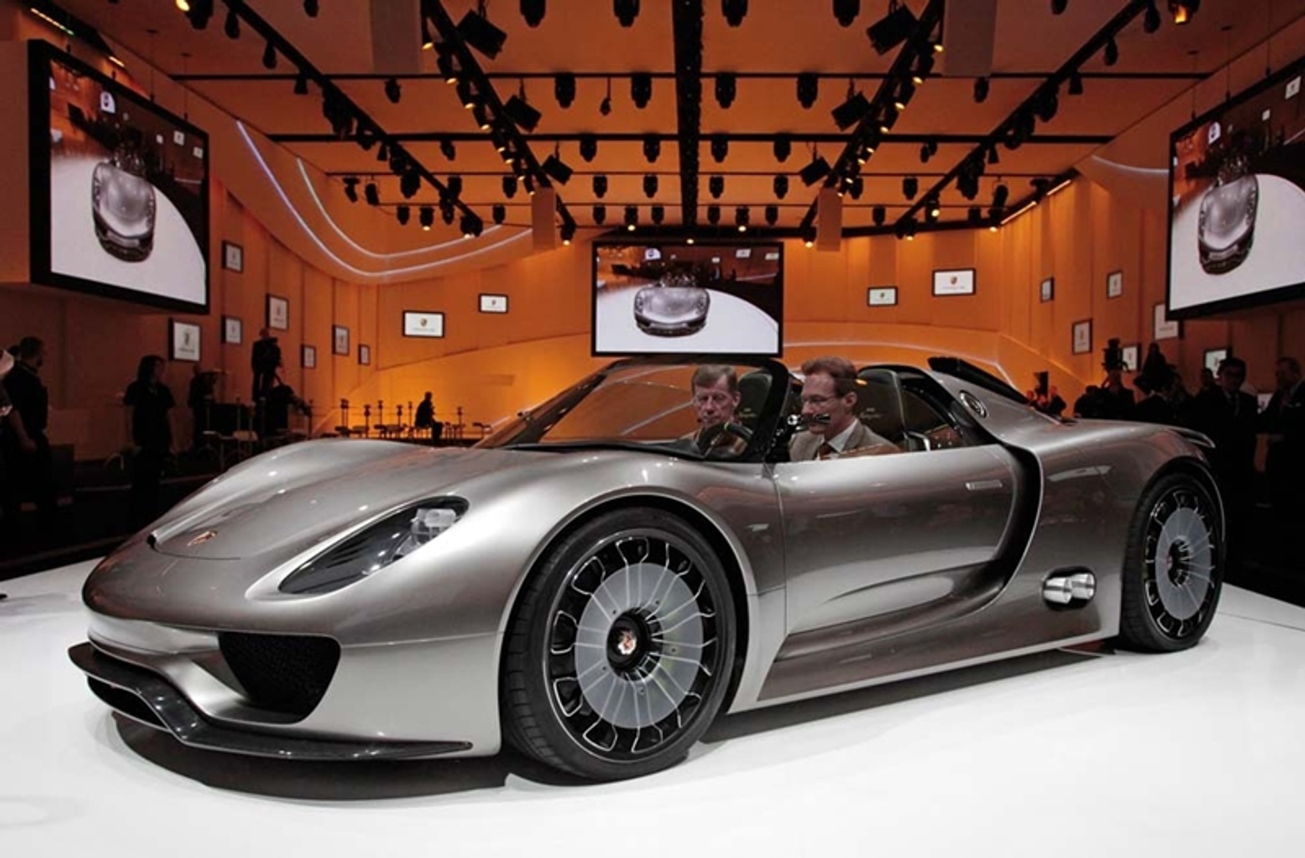Porsche 918 Spyder ma cztery silniki