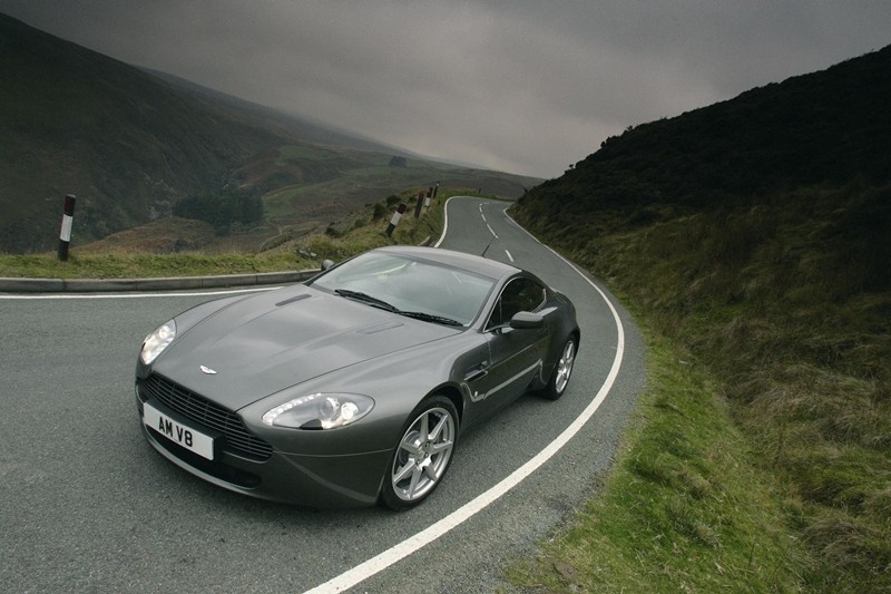 Aston Martin pojawił się w Polsce, na drogach będzie teraz piękniej