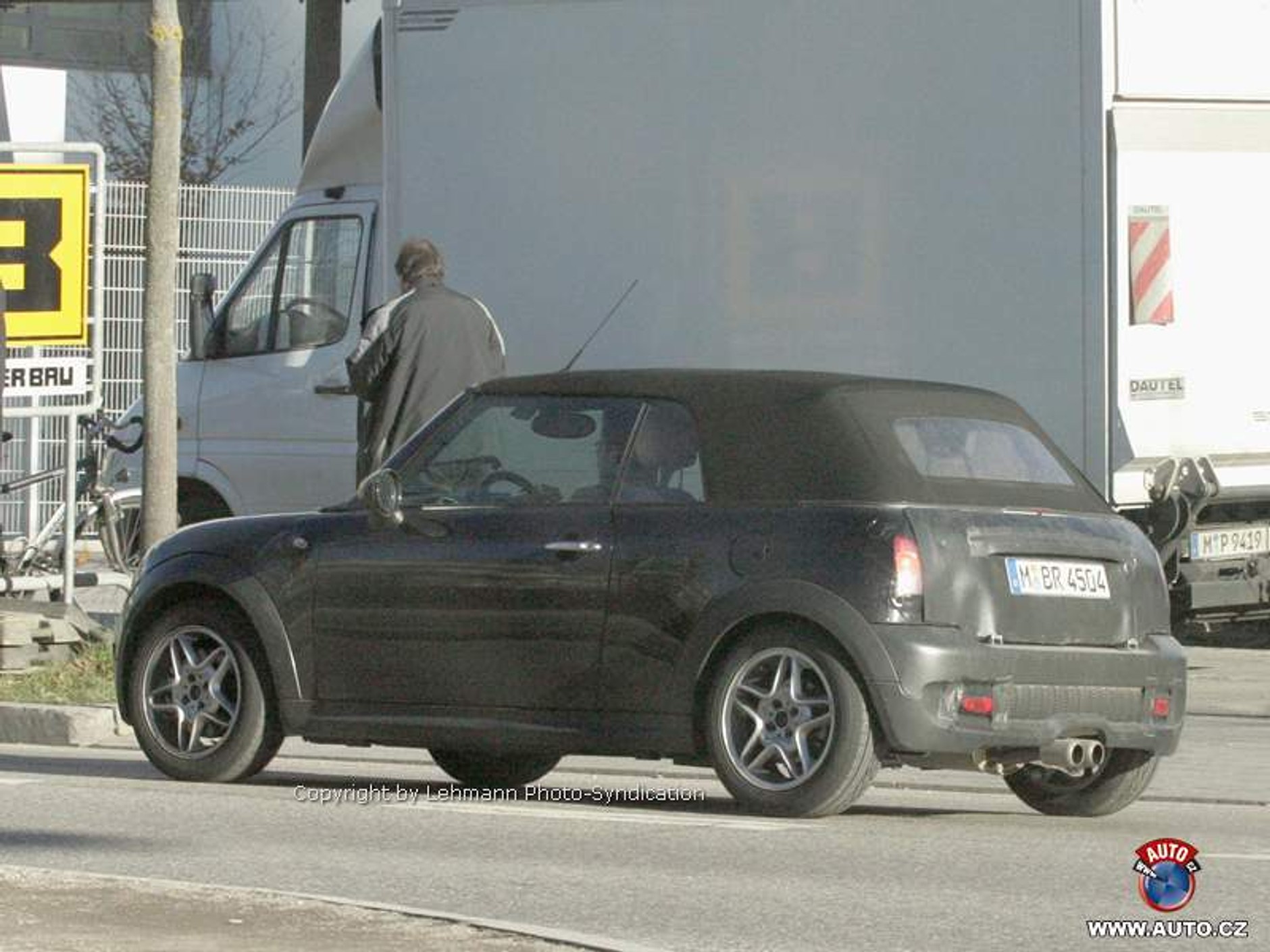 Zdjęcia szpiegowskie: Nowy Mini Cooper Cabrio podczas pierwszej jazdy