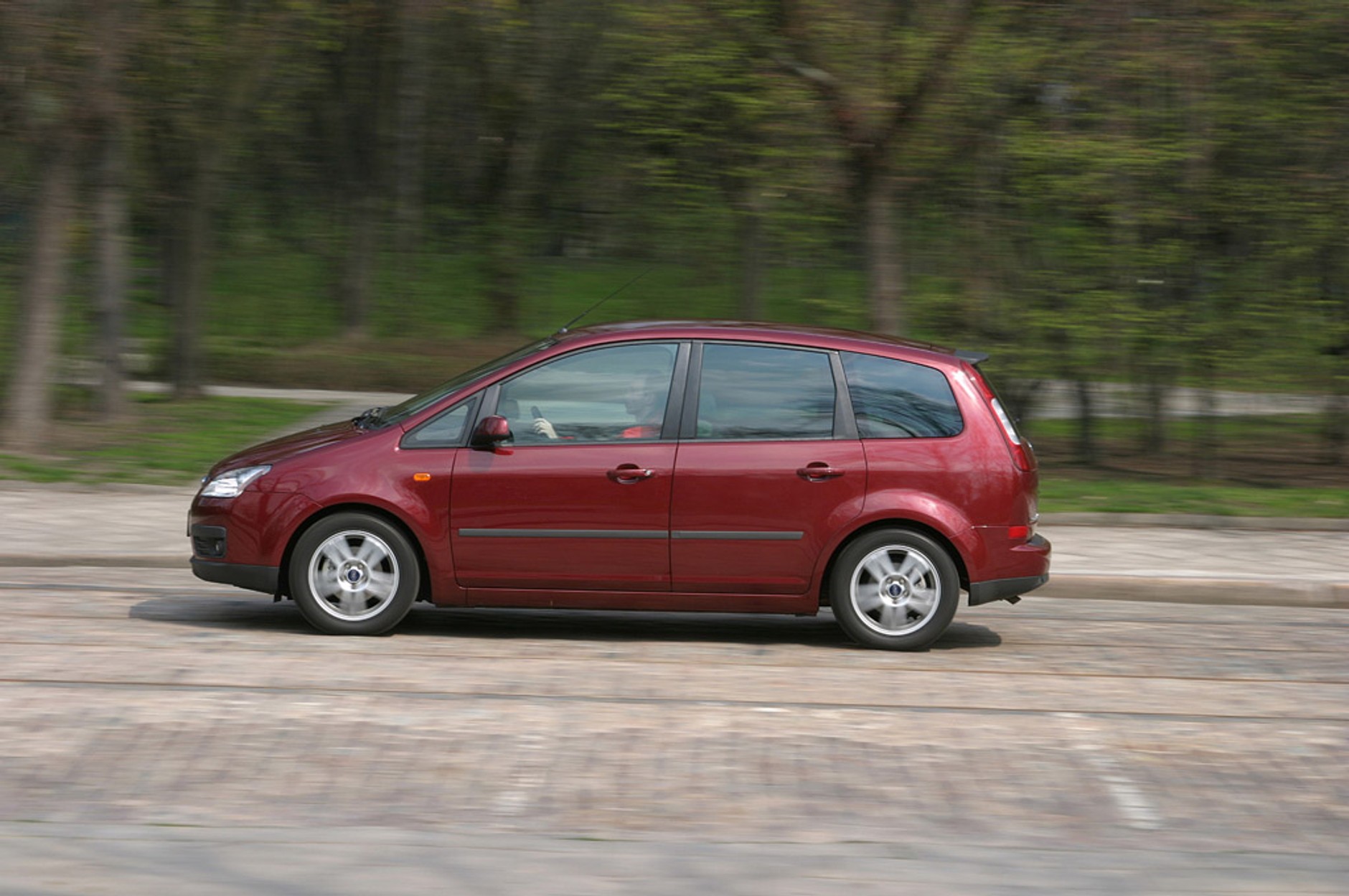 Ford Focus C-Max kontra Toyota Corolla Verso: vany idealne nie tylko w wakacje