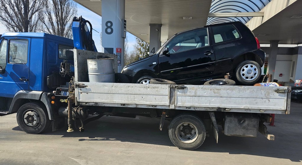 Przewoził osobowego VW w niebezpieczny sposób