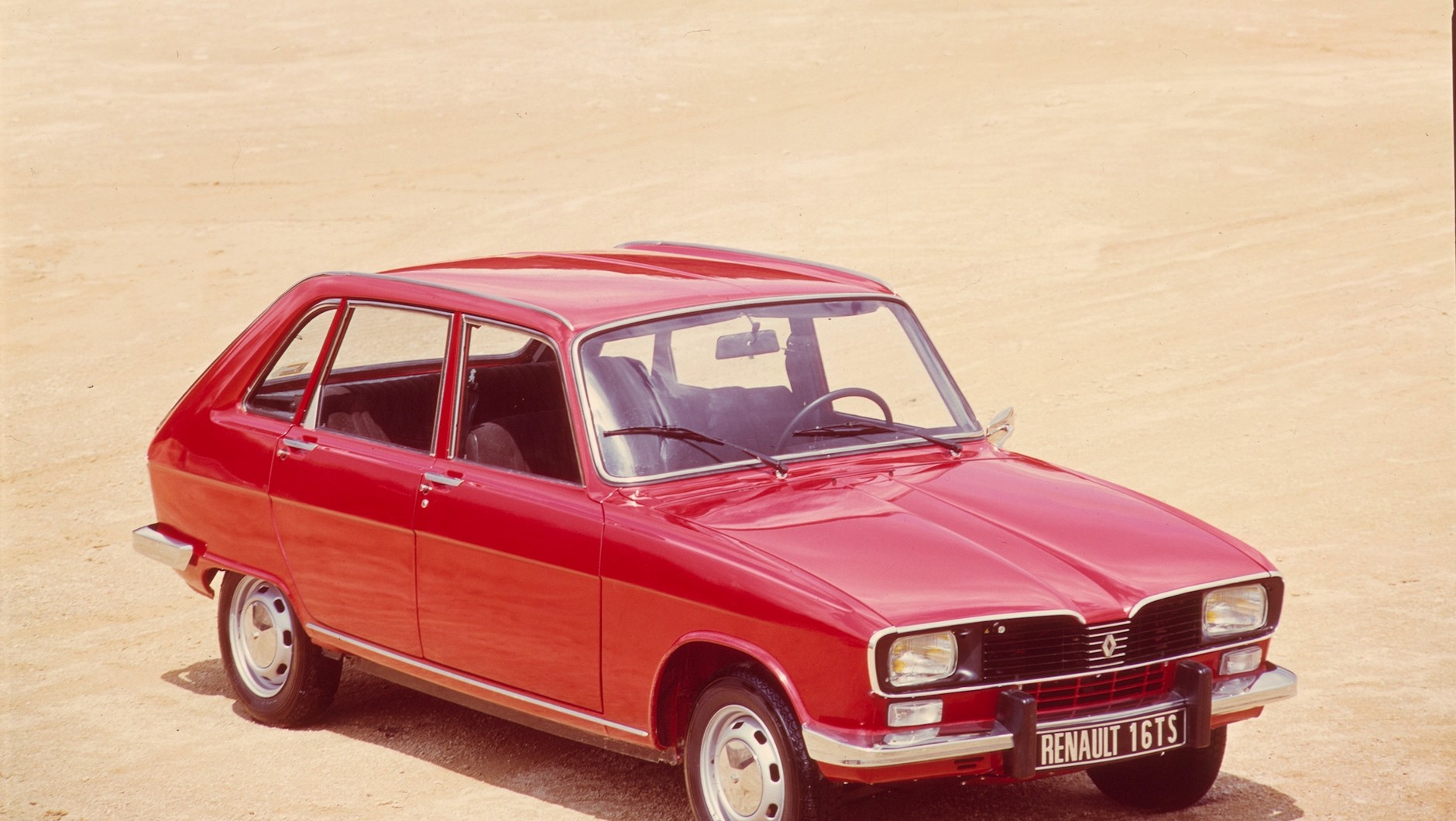 Renault 16: pierwszy powojenny samochód klasy średniej tej firmy pojawił się w 1965 r.