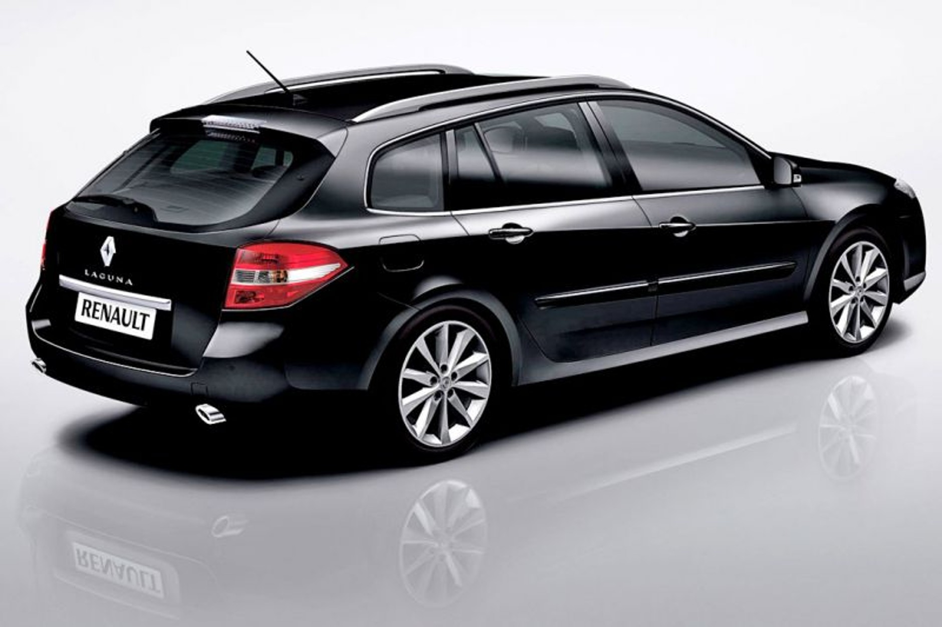 Nowy Renault Laguna – zaskakujący design (pierwsze zdjęcia)