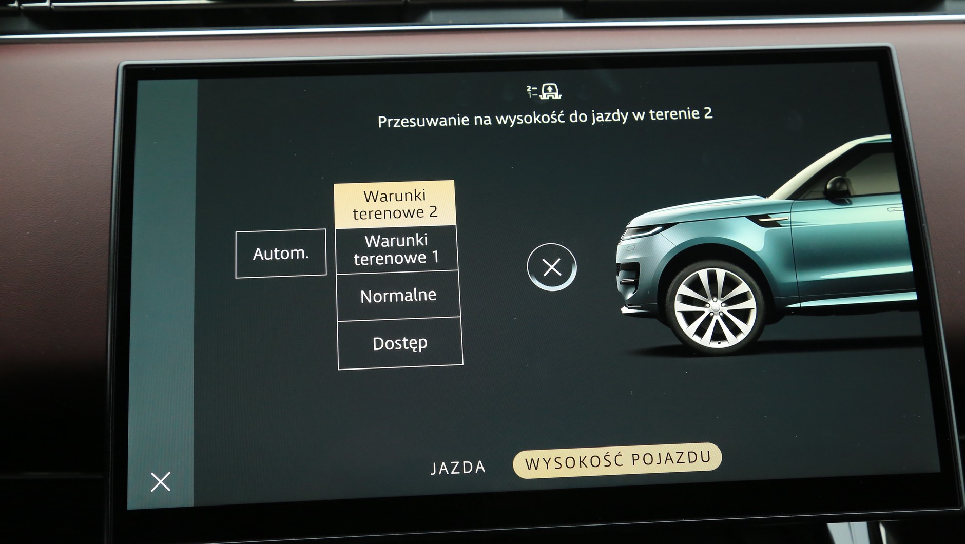 RR Sport ma seryjnie adaptacyjne zawieszenie pneumatyczne z regulacją prześwitu.