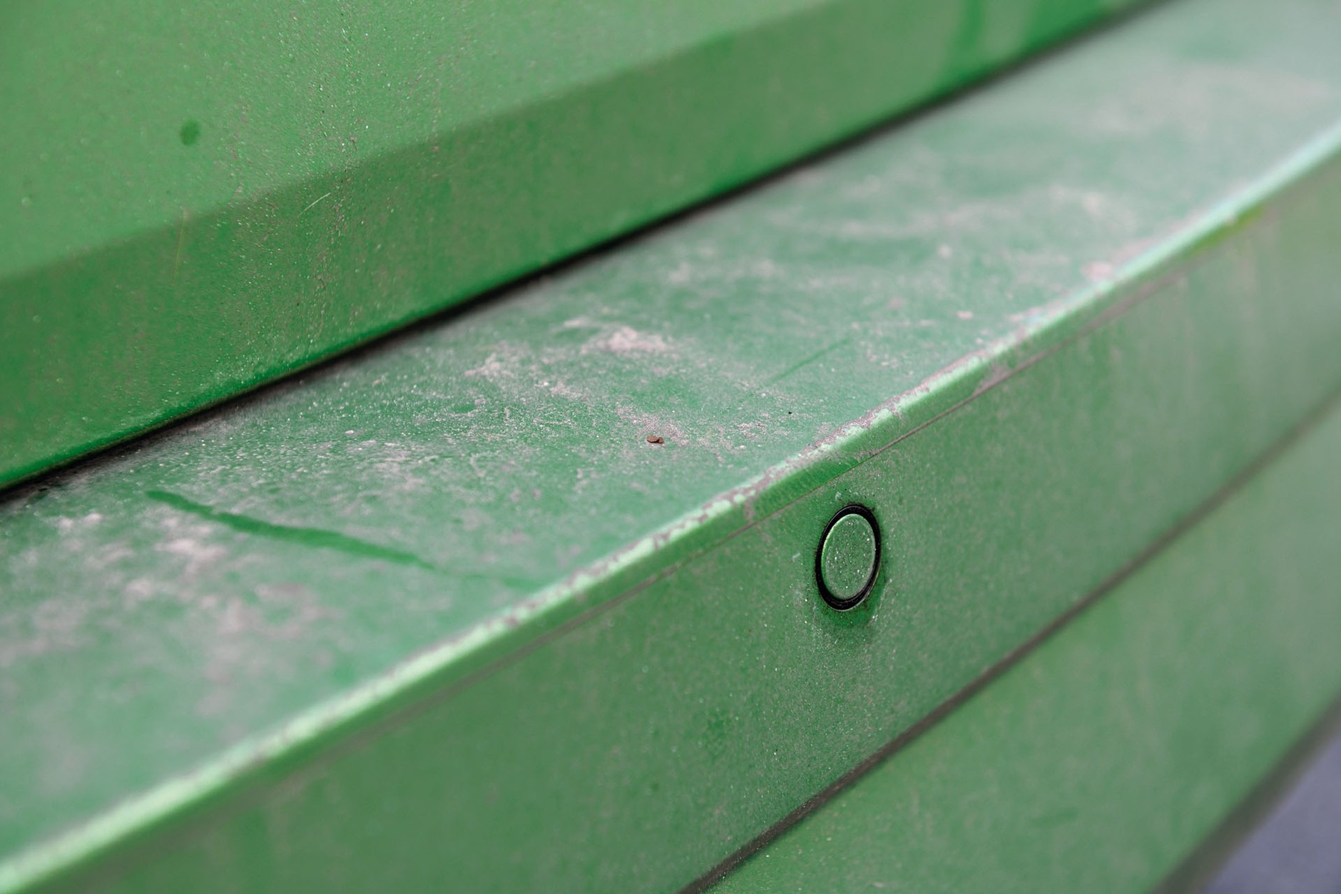 Czas pozbyć się soli z auta! Mycie auta po zimie