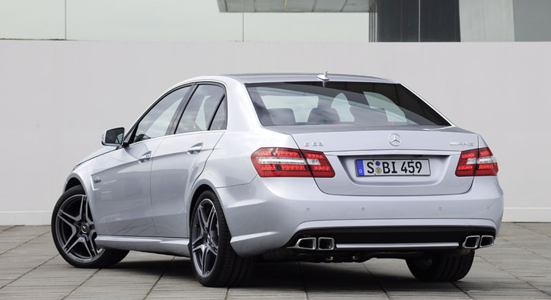 Mercedes-Benz E 63 AMG: pierwsze oficjalne zdjęcia i informacje