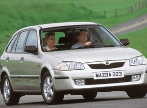 Azjatyckie hity: Mazda 323F - lać paliwo i jeździć
