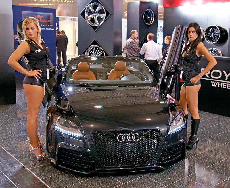 Essen Motor Show 2009: babes w niemieckim stylu (fotogaleria)