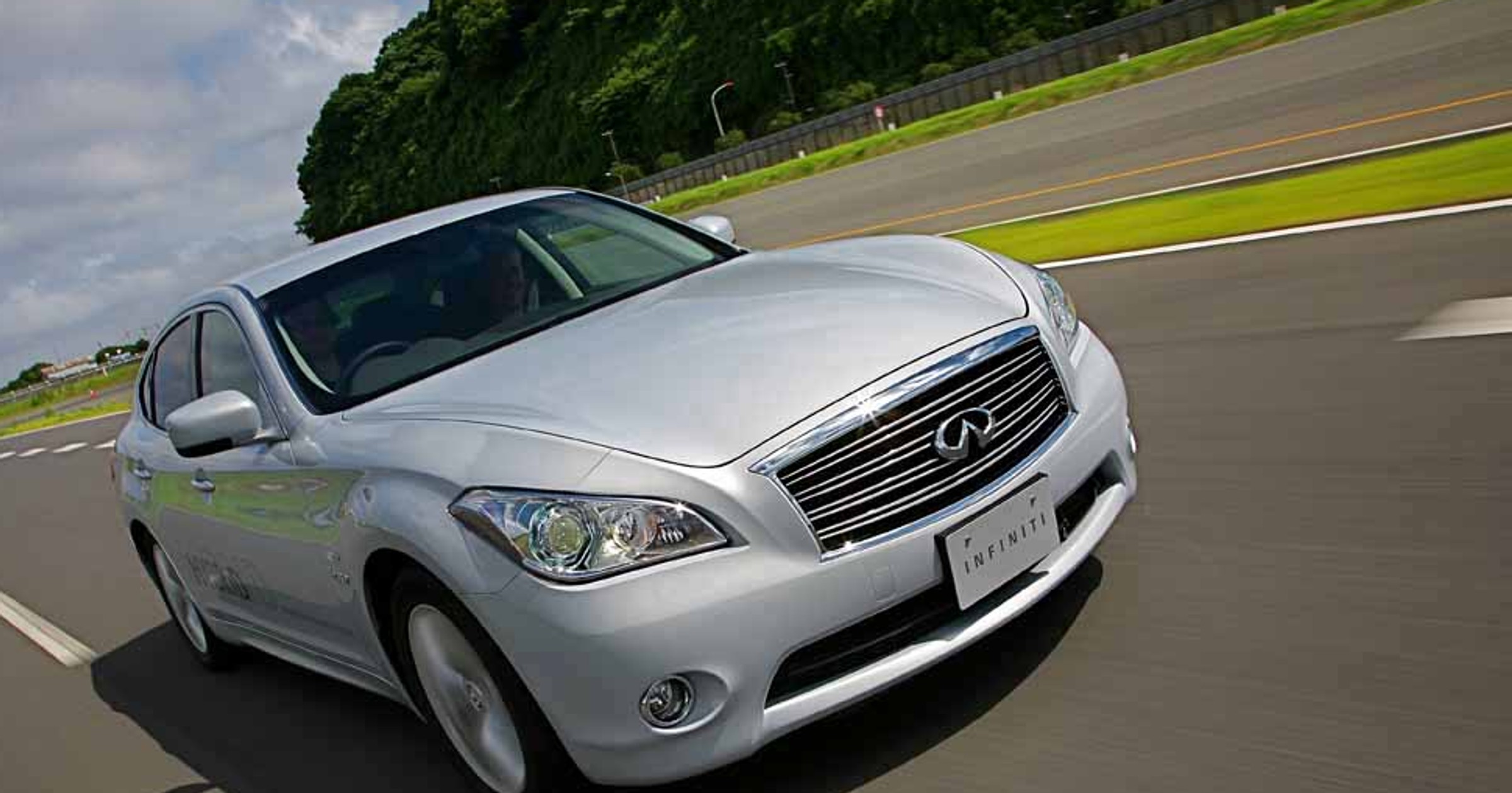 Infiniti M35h – Szybko i oszczędnie?