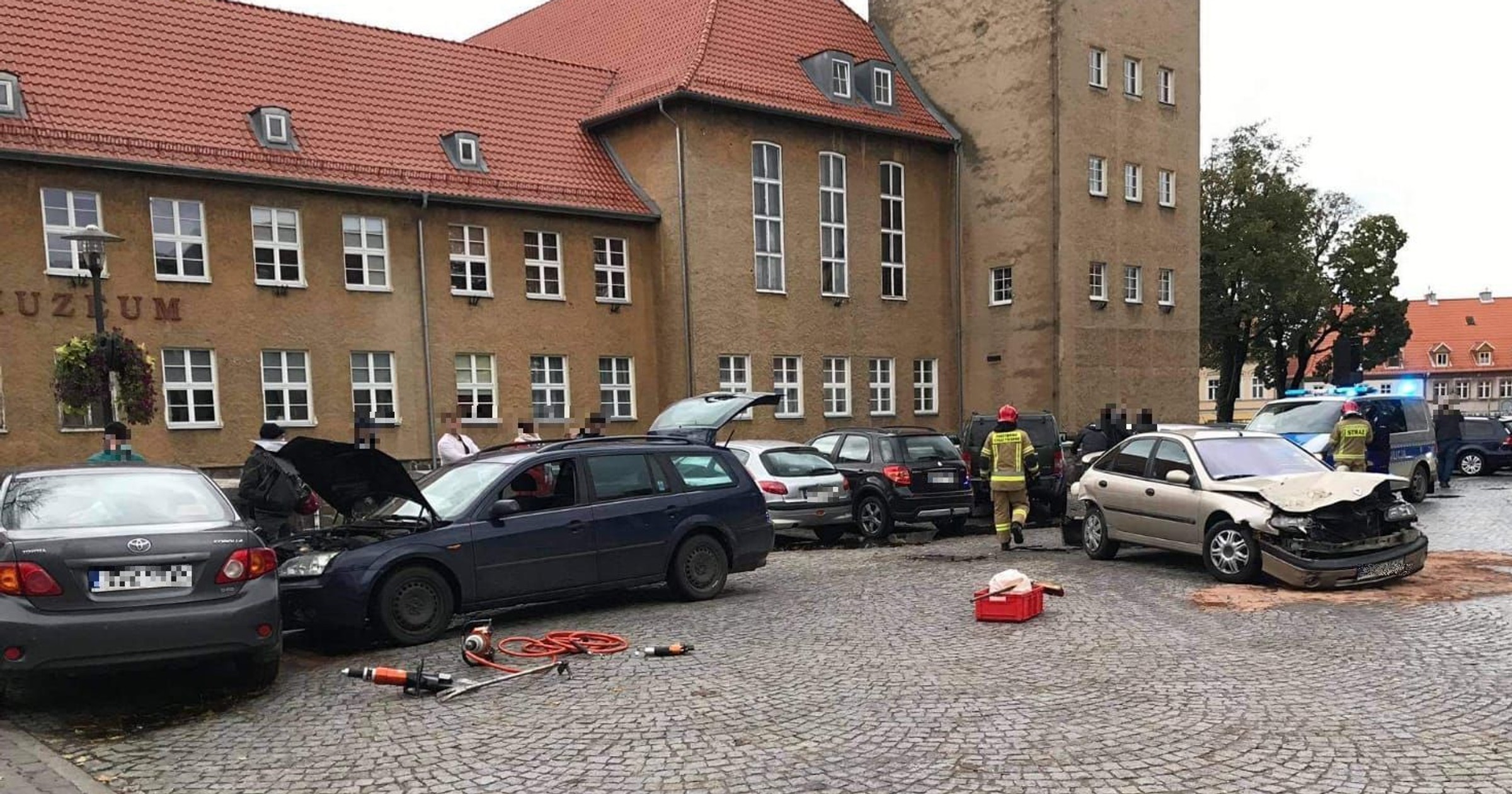 Uszkodził aż sześć samochodów!