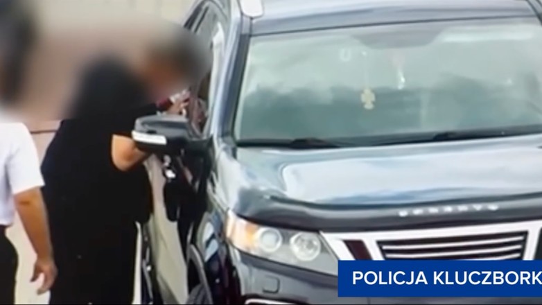 Zostawiła dziecko w aucie w samo południe