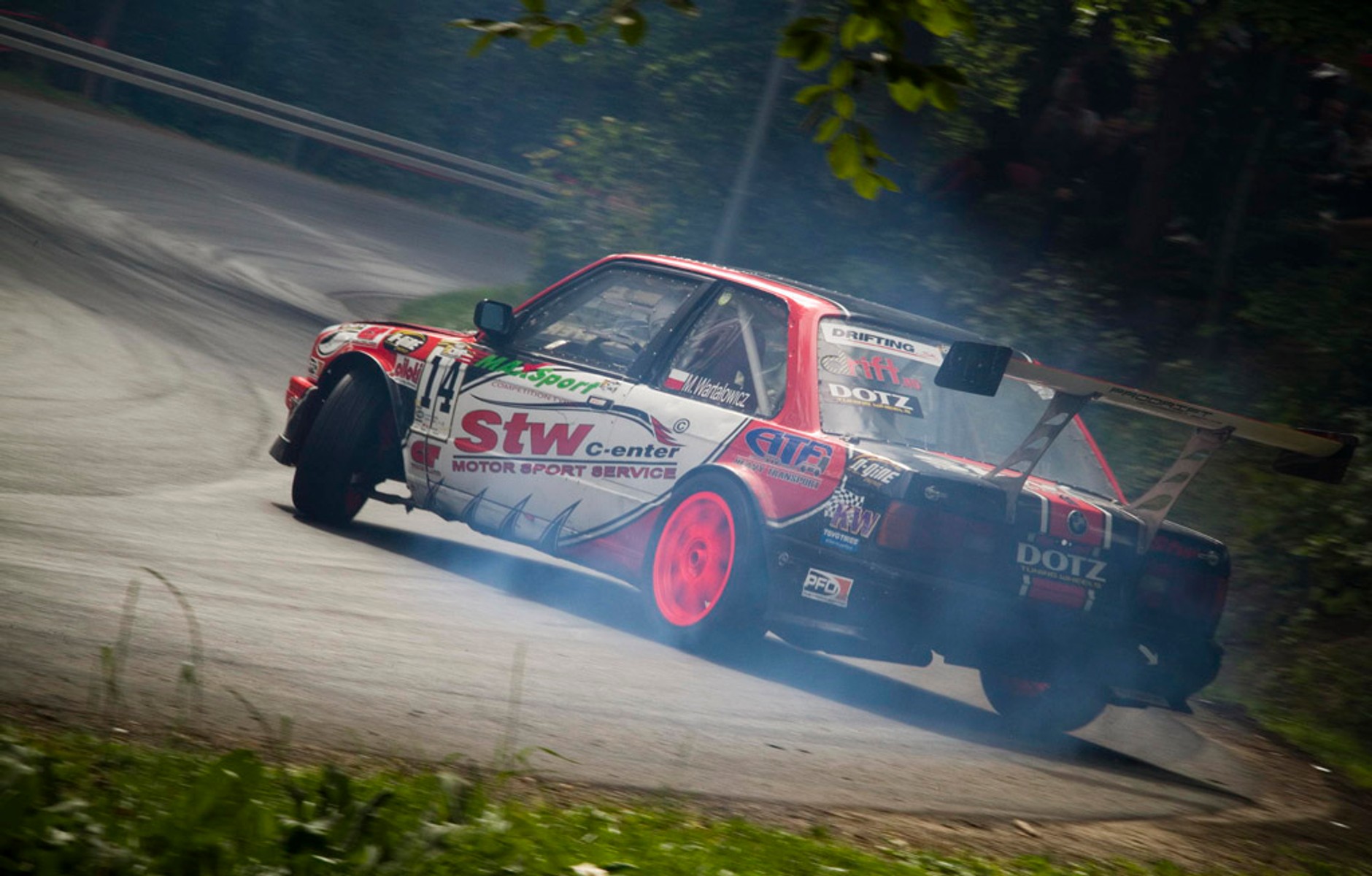 Driftingowe Mistrzostwa Polski: najlepsi driftowali po oesie