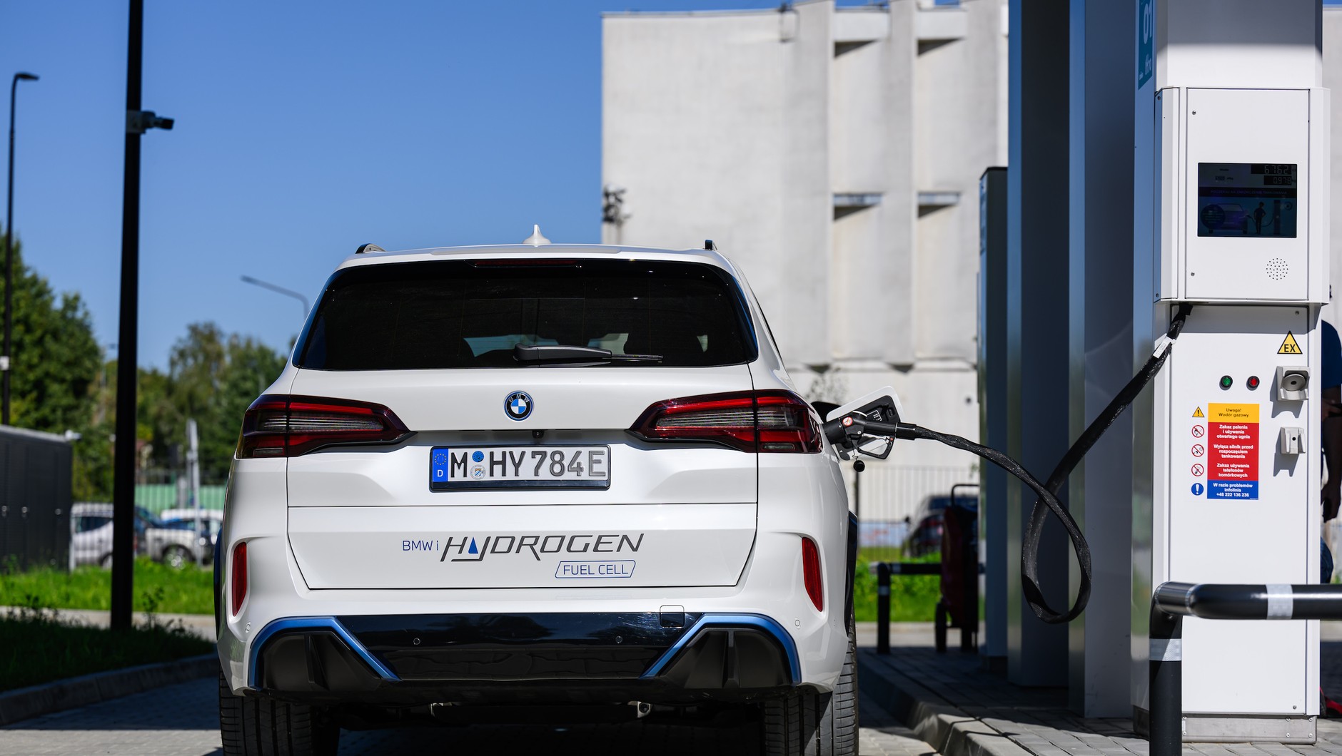 Pokonanie 100 km BMW iX5 Hydrogen kosztuje 76-90 zł