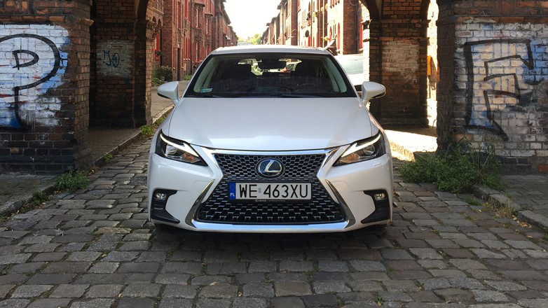 Lexus CT 200 h – coraz starrszy, i coraz tańszy