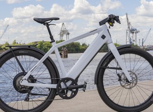 Kierowcy chętnie złomują stare auta w zamian za dopłatę do roweru elektrycznego