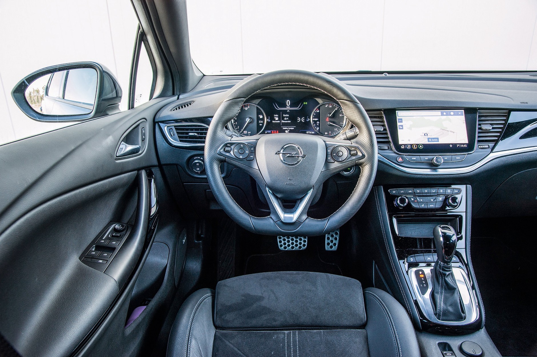 Porównanie: VW Golf VIII kontra BMW serii 1, Kia Ceed, Mercedes klasy A i Opel Astra