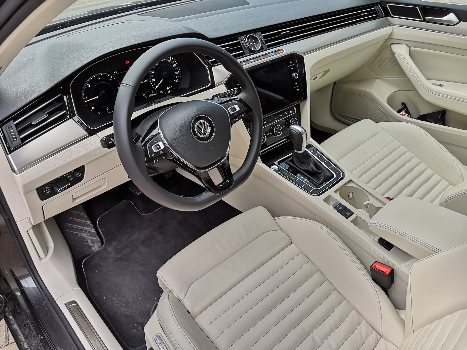 Volkswagen Passat 2.0 TDI kontra Touran 2.0 TDI