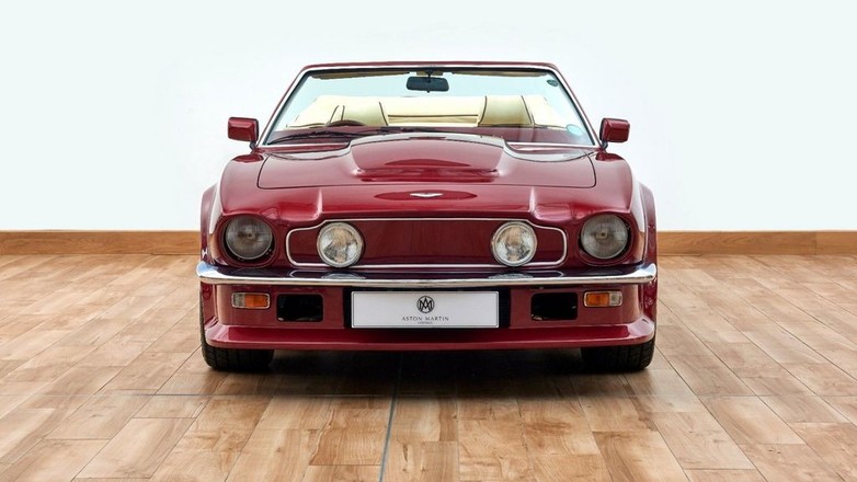 Aston Martin V8 Ventage Volante należący do Davida Beckhama