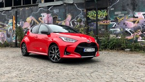Toyota Yaris 1.5 Hybrid – wreszcie dla młodych
