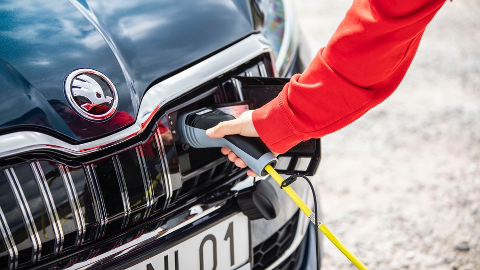 Skoda Superb iV – najpopularniejsza hybryda plug-in w Polsce