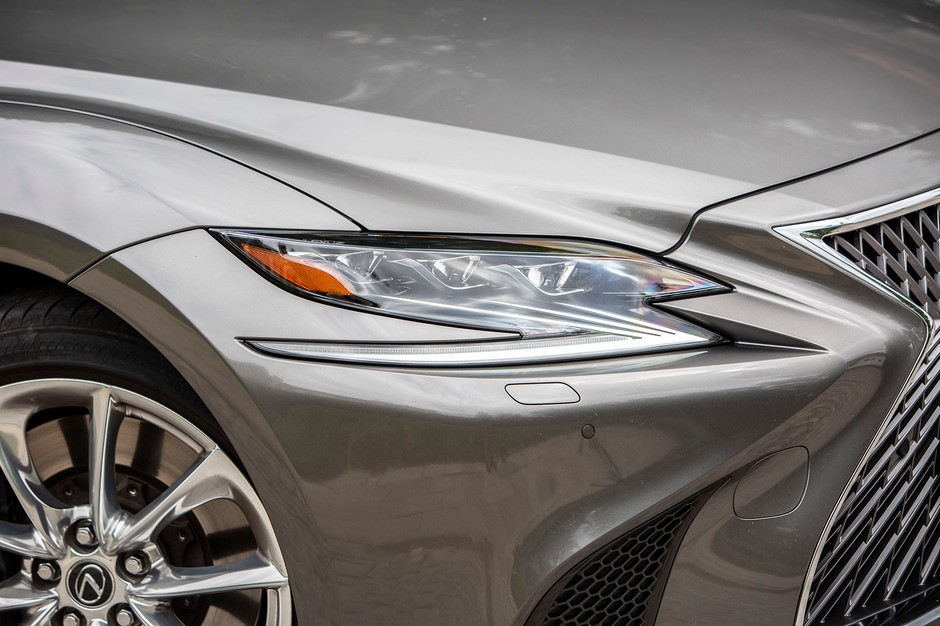 Lexus LS500h - jeździć czy być wożonym?