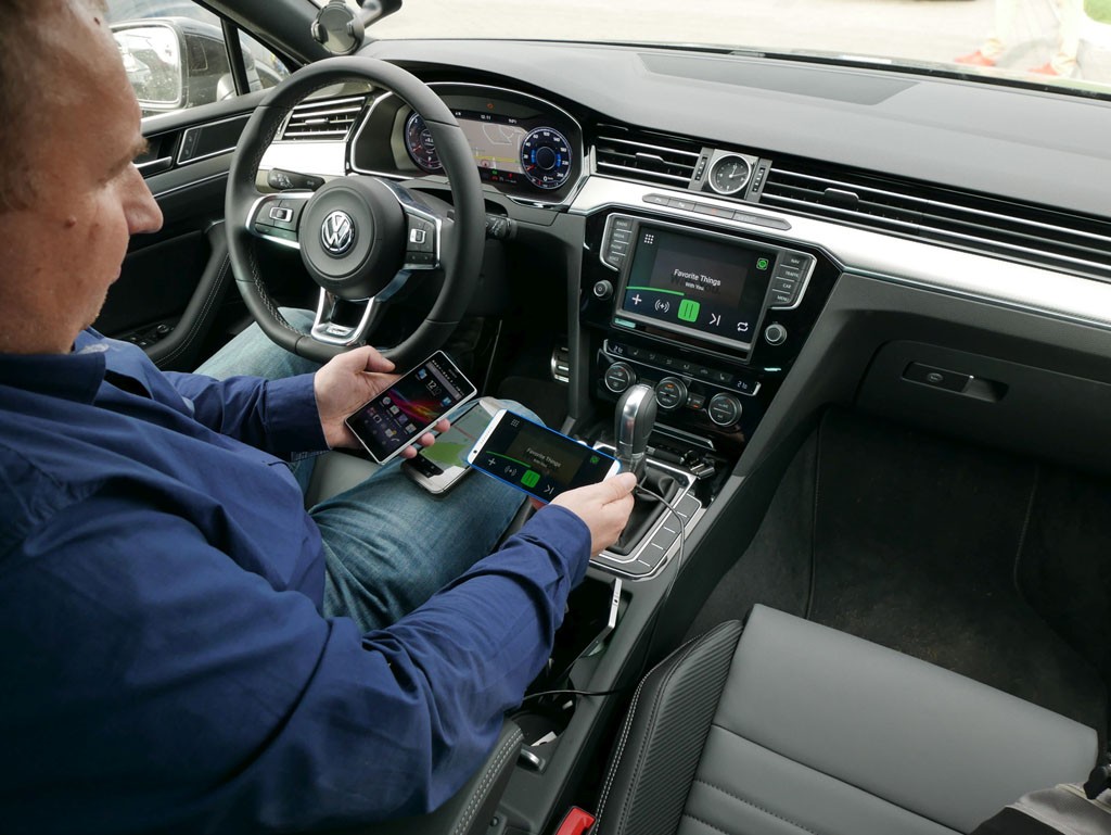 Internet w samochodzie - jak z samochodu zrobić connectedcar?