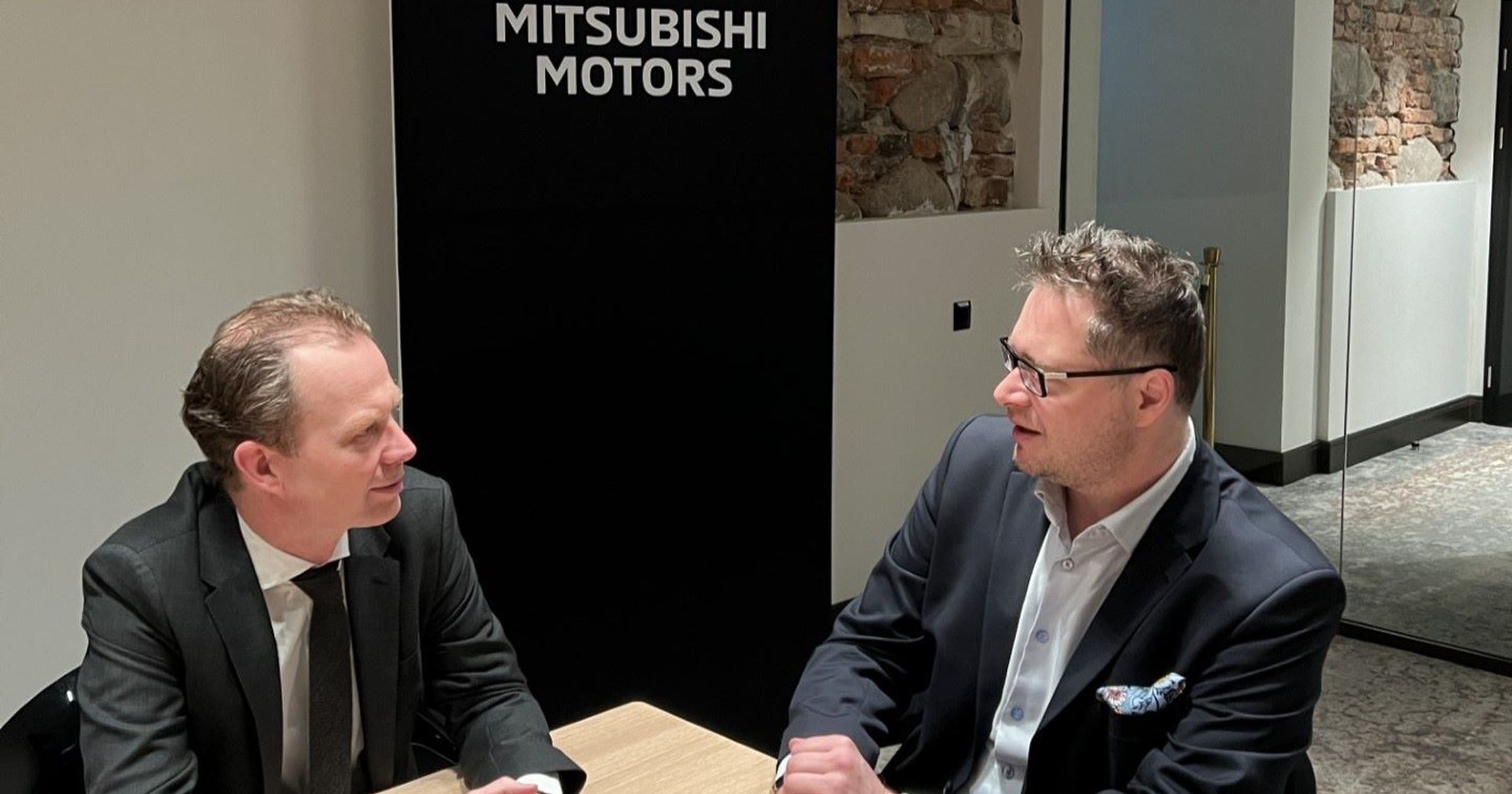 Frank Krol, prezes Mitsubishi Motors Europe (po lewej; luty 2024 r.)