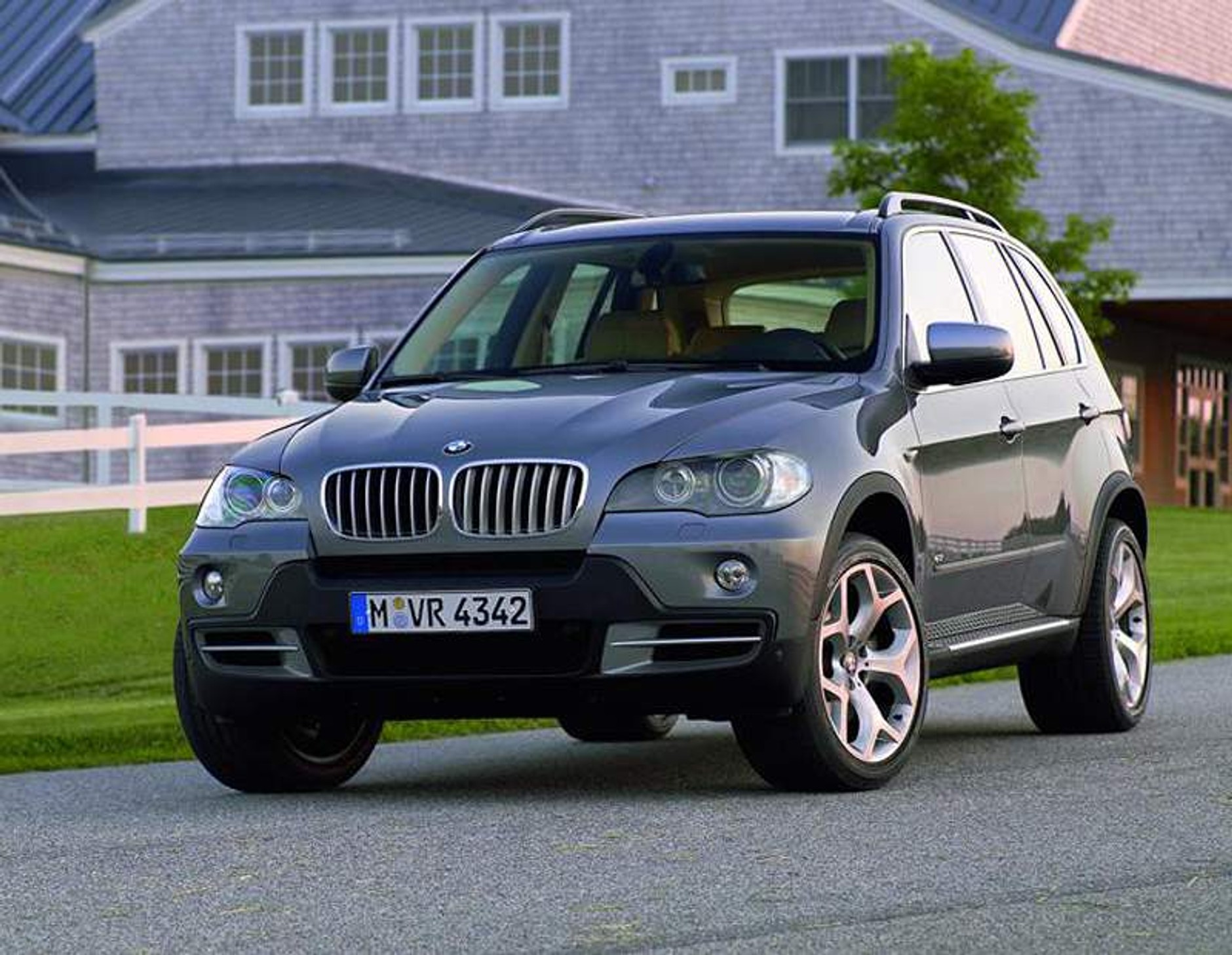 BMW X5 kontra BMW X6: pierwsze statyczne porównanie