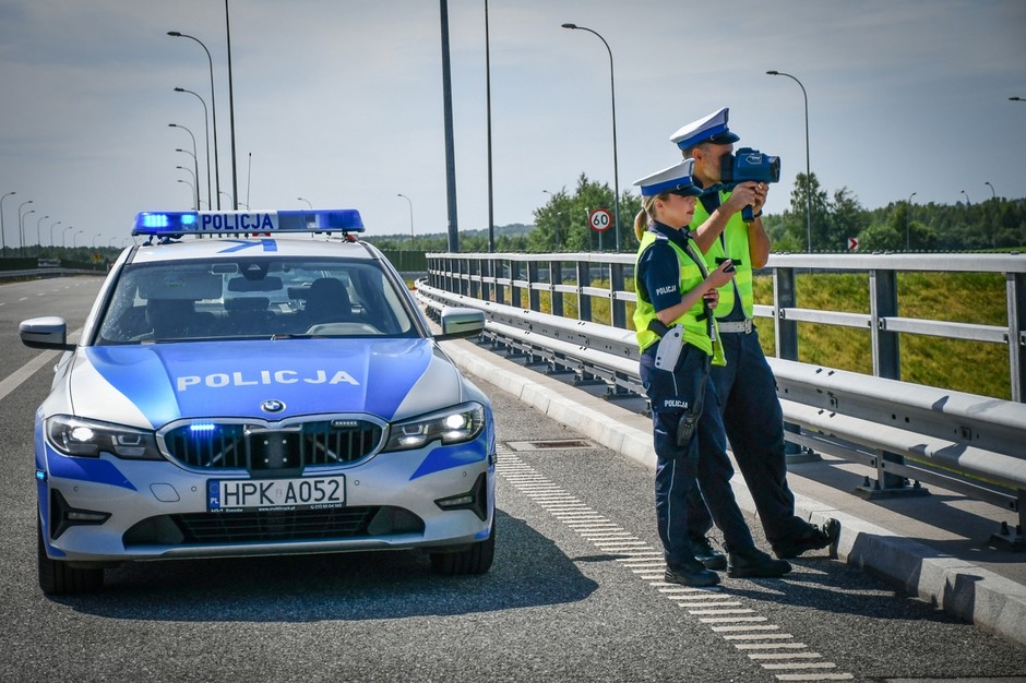 Policyjna kontrola odległości między pojazdami