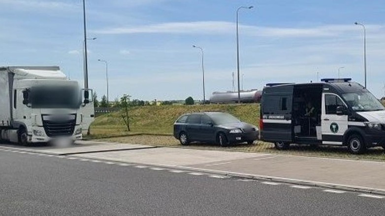 Kierowca ciężarówki jechał za szybko