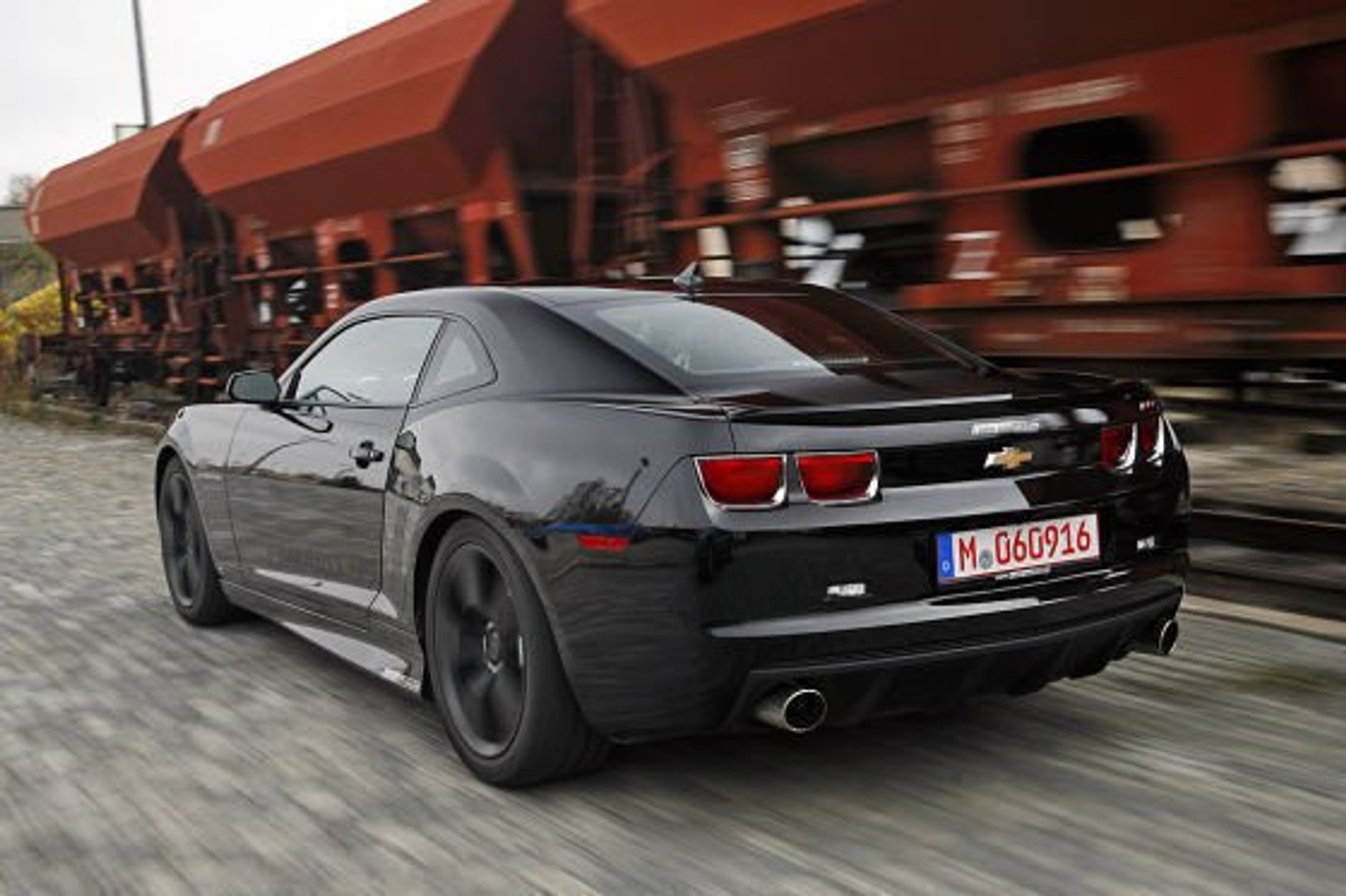 Camaro kontra Challenger i Mustang - V8 po tuningu wiele potrafi