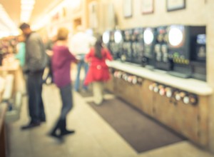 Co sprzedają polskie stacje paliw? Dominuje jeden rodzaj produktów [RAPORT]